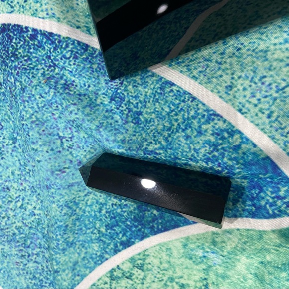 Black crystal pyramid and points - Picture 3 of 9